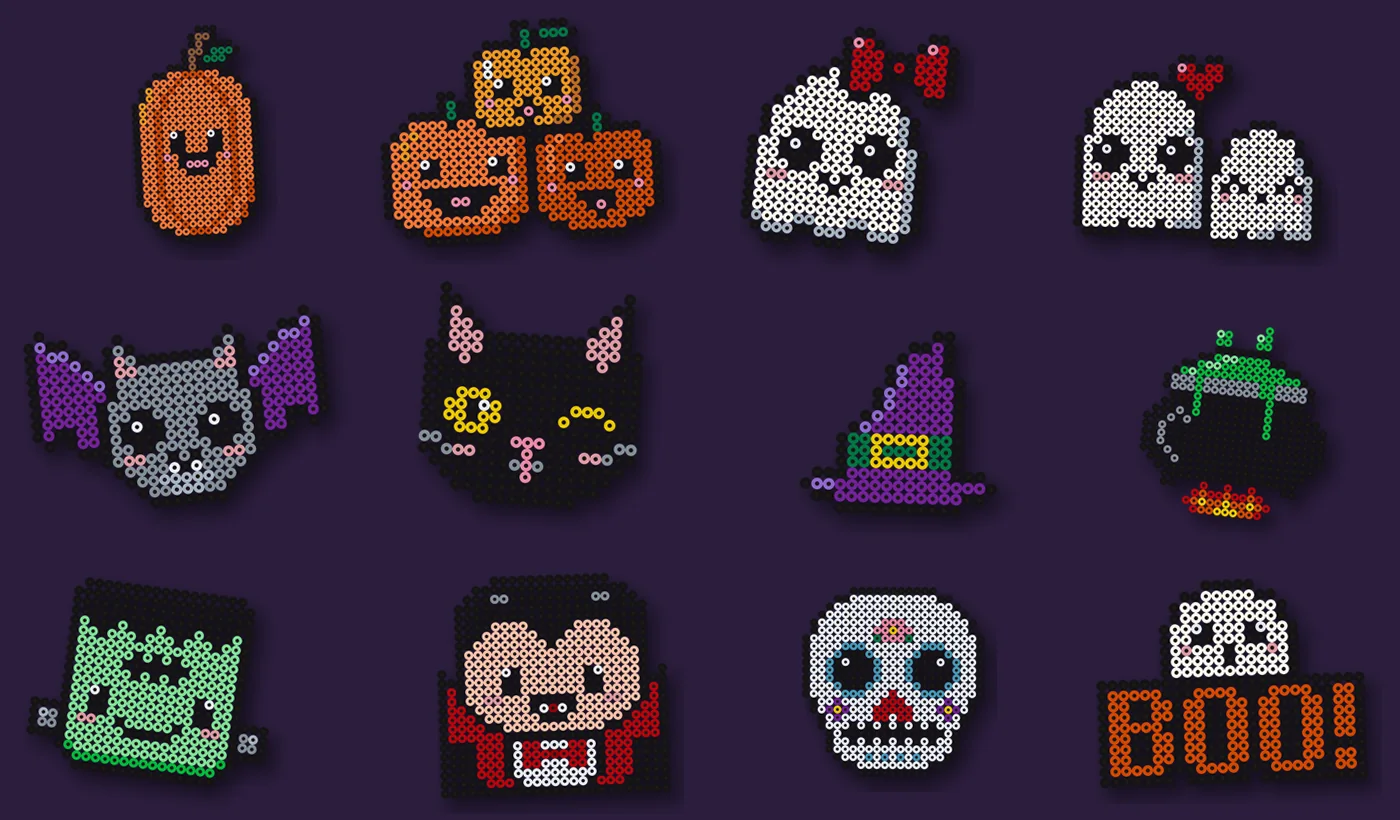Halloween perleplater med gresskar, spøkelser og flaggermus lagt ut på et arbeidsbord